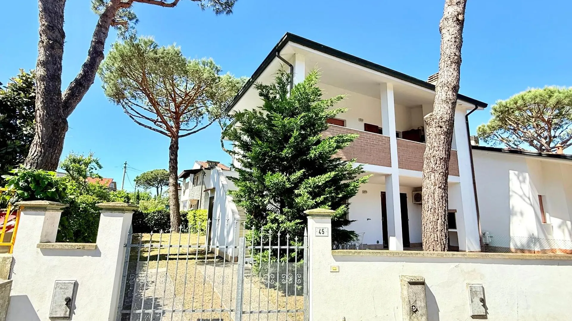 Agenzia Vear - Lido Di Volano 0*,  Italien